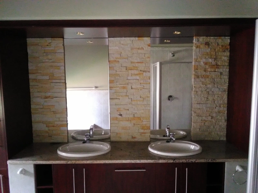 To Let 3 Bedroom Property for Rent in Hillside Free State